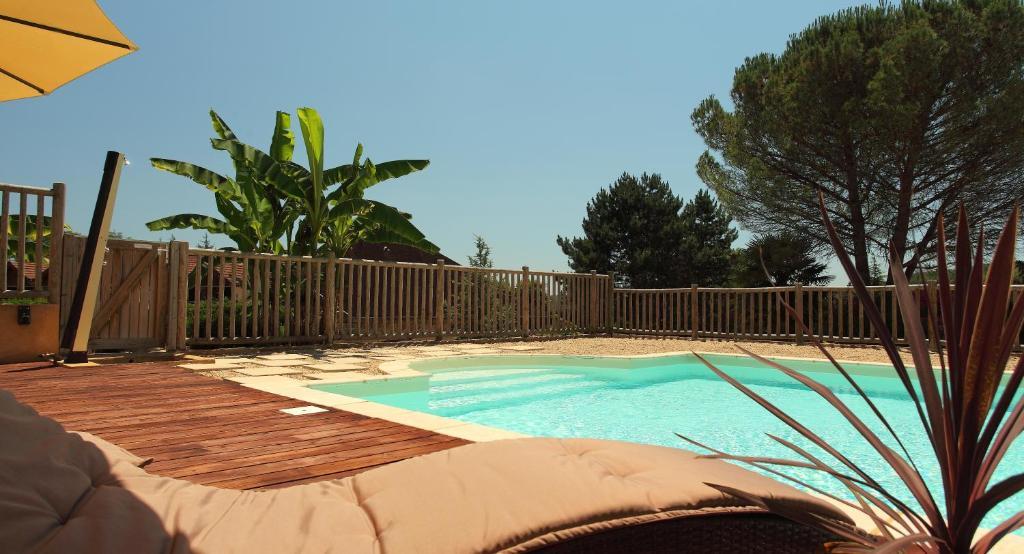 Hotel Le Clos Roussillon Pres De Sarlat Вітрак Екстер'єр фото