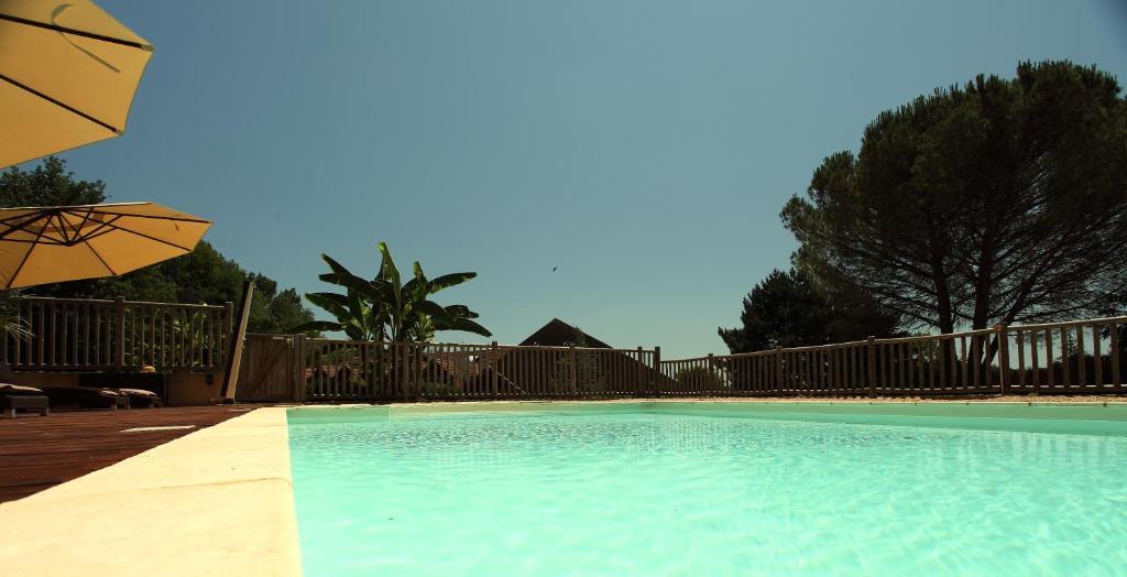 Hotel Le Clos Roussillon Pres De Sarlat Вітрак Екстер'єр фото